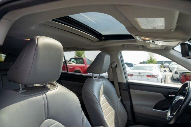 used 2021 Toyota Highlander car, priced at $35,990