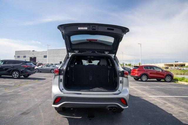 used 2023 Toyota Highlander car, priced at $39,990