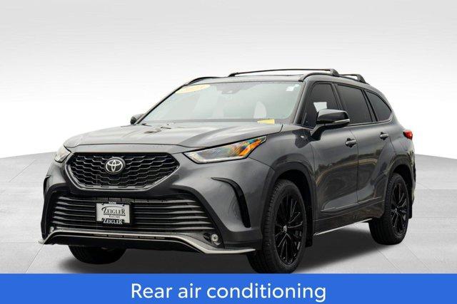 used 2023 Toyota Highlander car, priced at $40,000