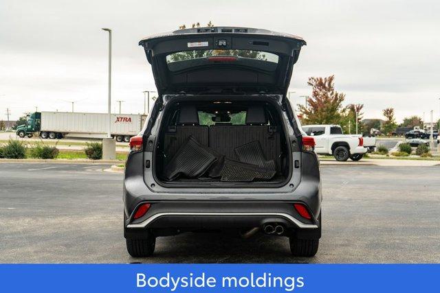 used 2023 Toyota Highlander car, priced at $40,000