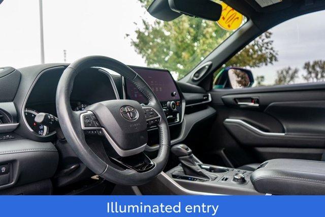 used 2023 Toyota Highlander car, priced at $40,000