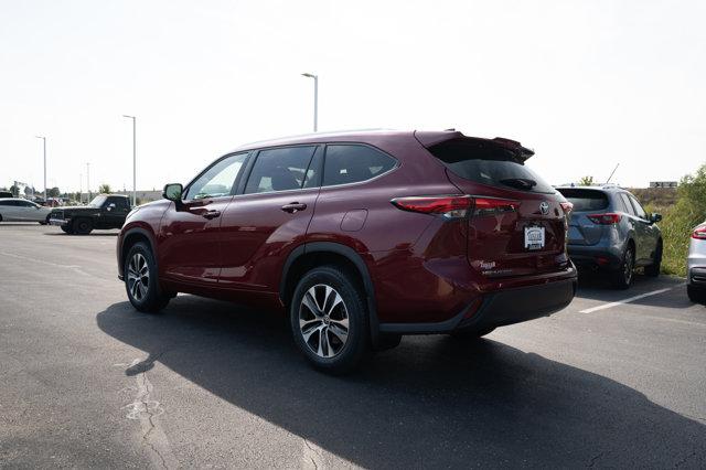 used 2021 Toyota Highlander car, priced at $34,390