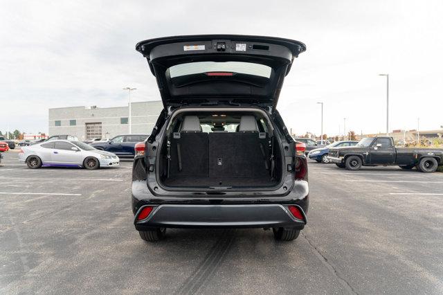 used 2022 Toyota Highlander car, priced at $44,995