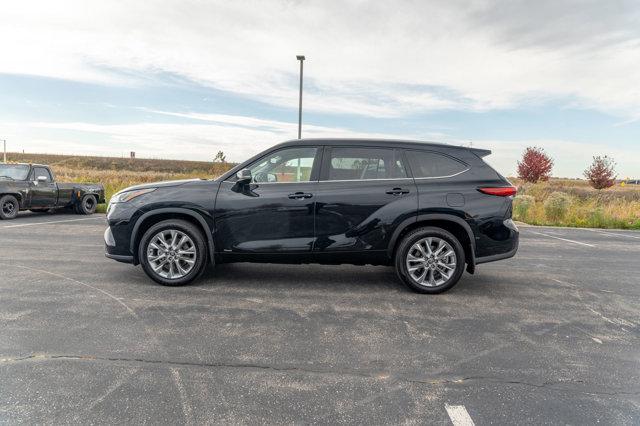 used 2022 Toyota Highlander car, priced at $44,995