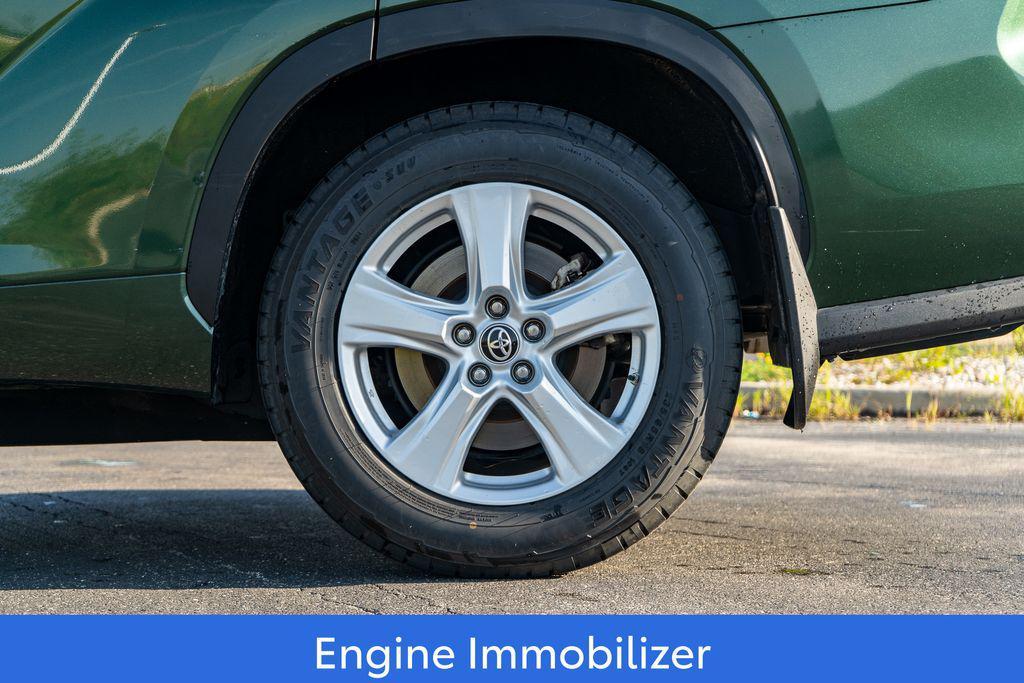 used 2023 Toyota Highlander car, priced at $29,579