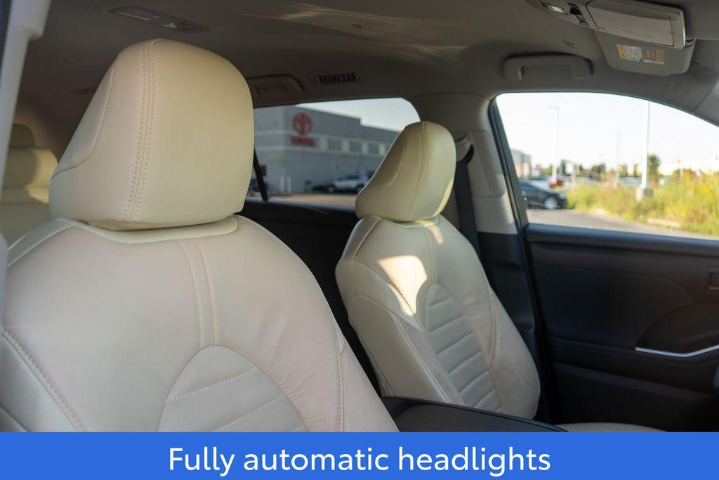 used 2023 Toyota Highlander car, priced at $29,579