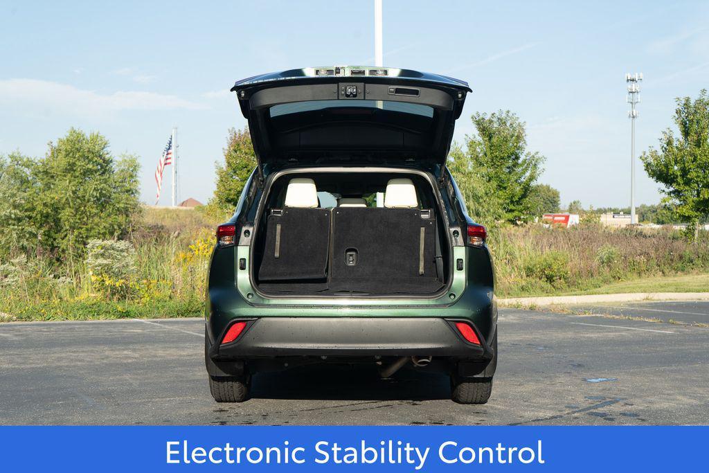 used 2023 Toyota Highlander car, priced at $29,579