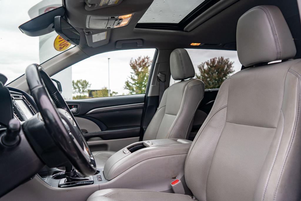 used 2018 Toyota Highlander car, priced at $24,749
