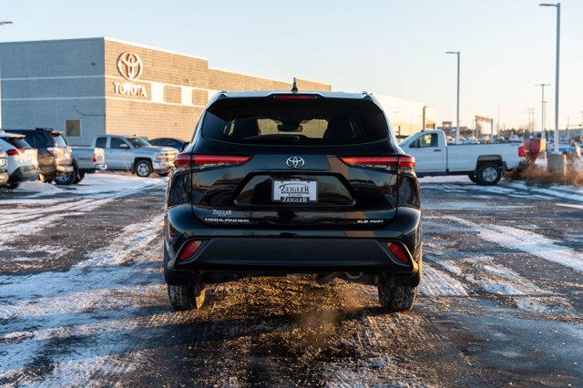 used 2022 Toyota Highlander car, priced at $35,997