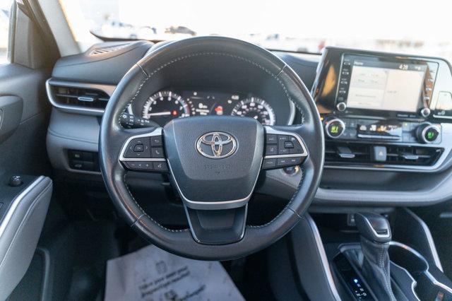 used 2022 Toyota Highlander car, priced at $35,997