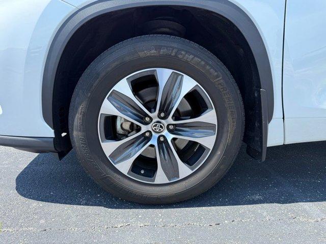 used 2022 Toyota Highlander car, priced at $37,990