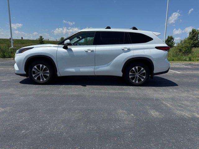 used 2022 Toyota Highlander car, priced at $37,990