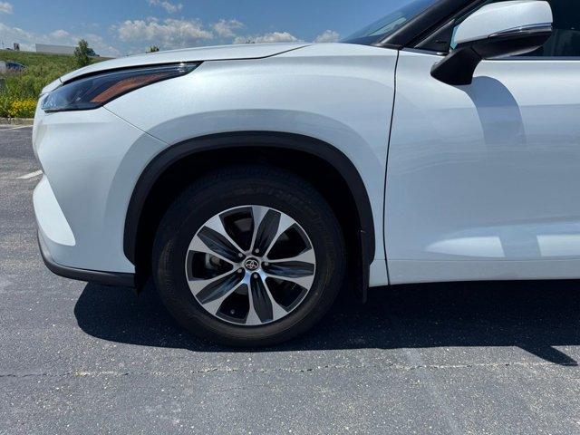 used 2022 Toyota Highlander car, priced at $37,990