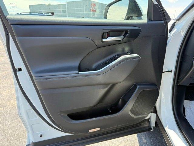 used 2022 Toyota Highlander car, priced at $37,990