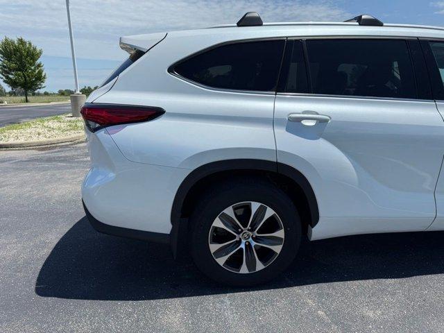 used 2022 Toyota Highlander car, priced at $37,990