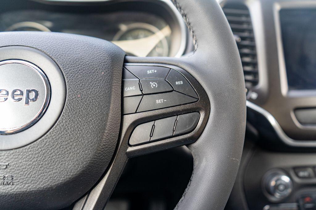 used 2022 Jeep Cherokee car, priced at $23,379