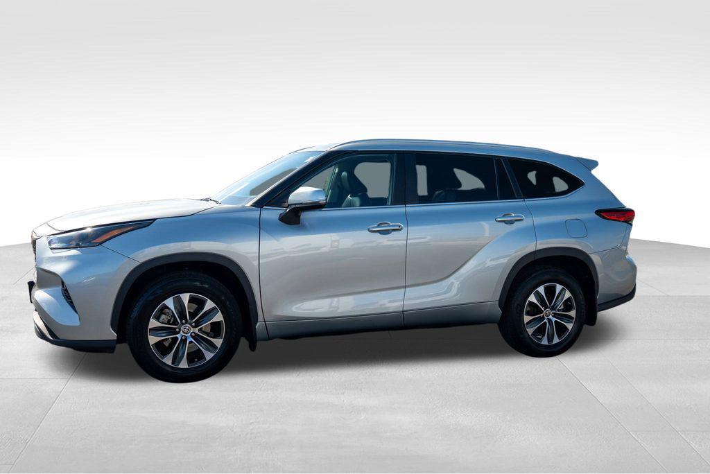 used 2023 Toyota Highlander car, priced at $36,990