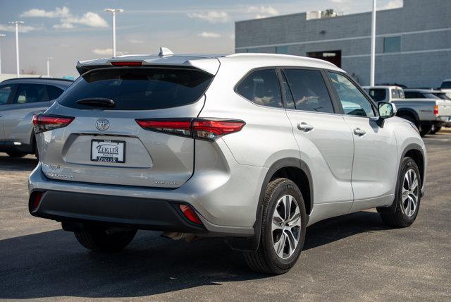 used 2023 Toyota Highlander car, priced at $38,990