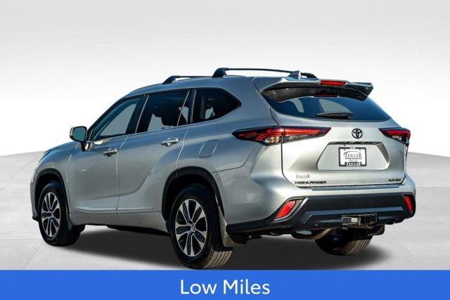 used 2025 Toyota Highlander car, priced at $46,394