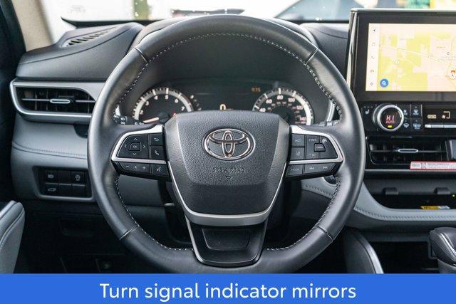 used 2025 Toyota Highlander car, priced at $46,394