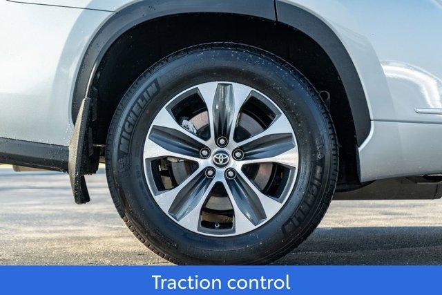 used 2025 Toyota Highlander car, priced at $46,394