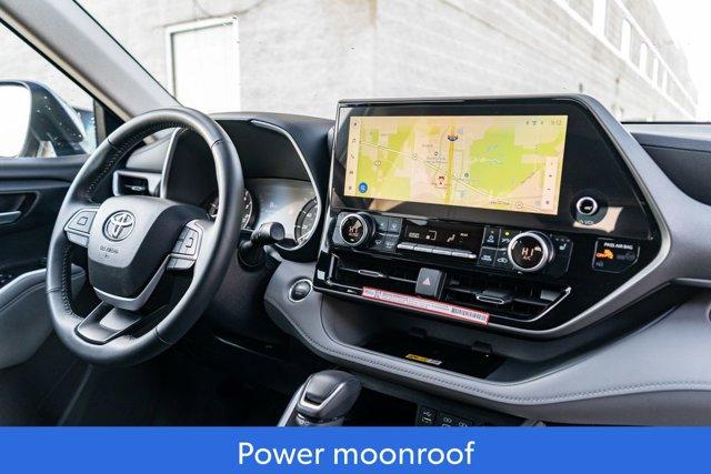 used 2025 Toyota Highlander car, priced at $46,394