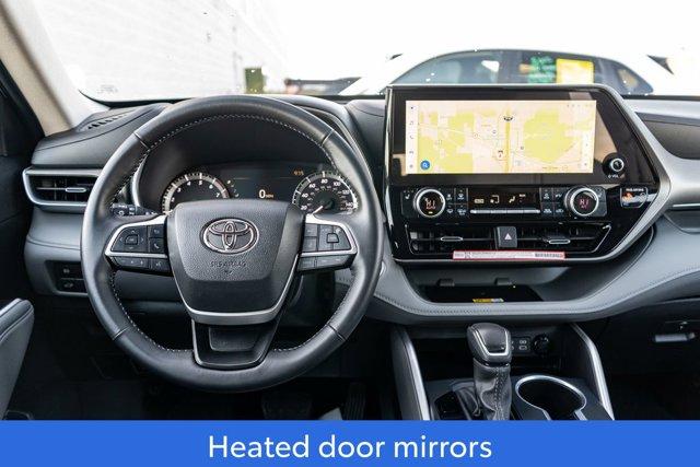 used 2025 Toyota Highlander car, priced at $46,394