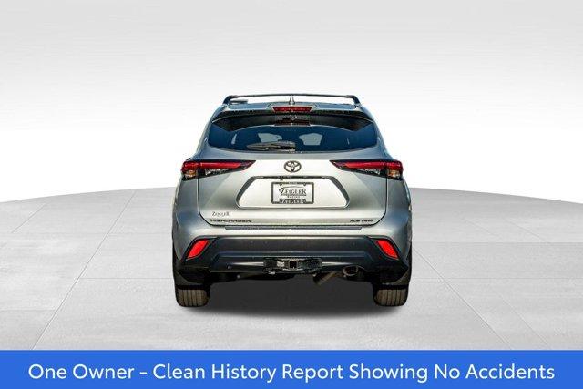 used 2025 Toyota Highlander car, priced at $46,394