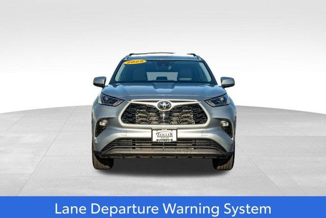 used 2025 Toyota Highlander car, priced at $46,394