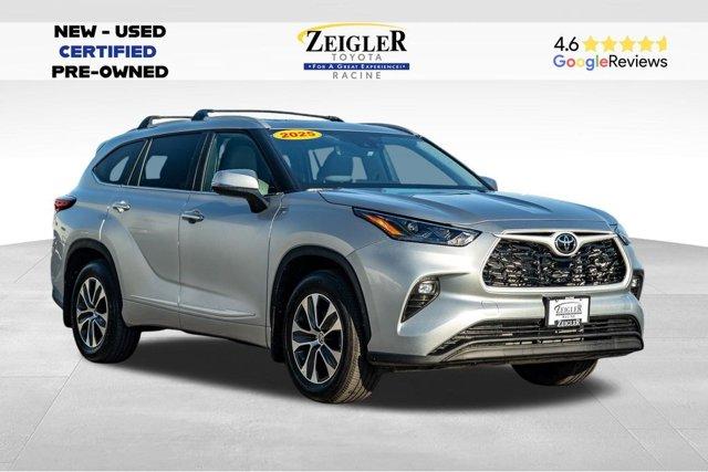 used 2025 Toyota Highlander car, priced at $46,394
