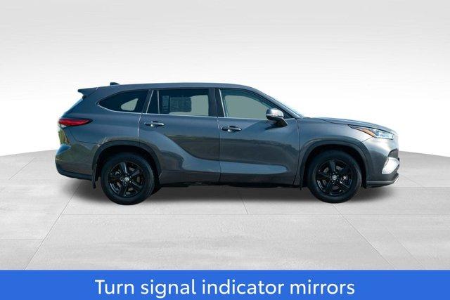 used 2023 Toyota Highlander car, priced at $29,990