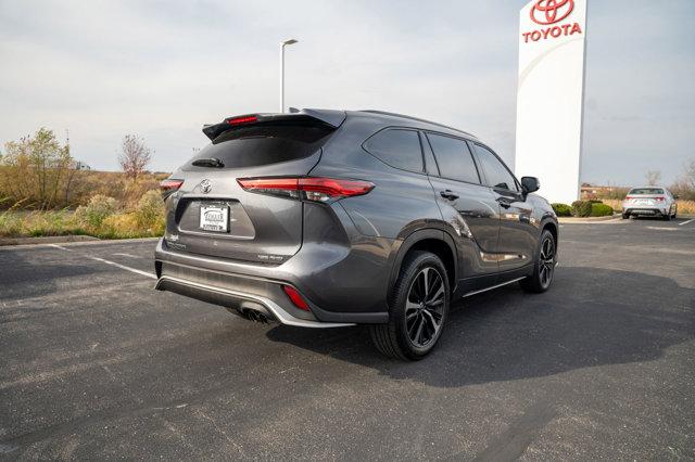 used 2022 Toyota Highlander car, priced at $35,498