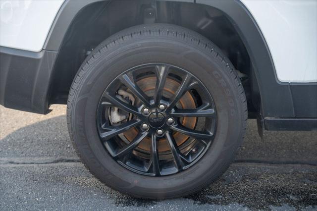 used 2023 Jeep Cherokee car, priced at $21,879