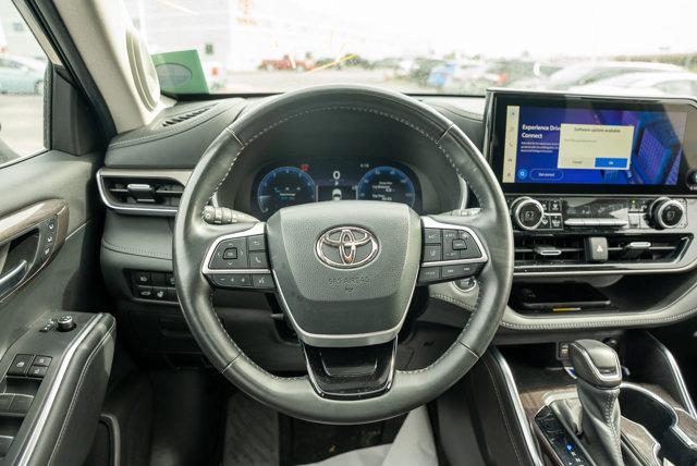 used 2023 Toyota Highlander car, priced at $35,990