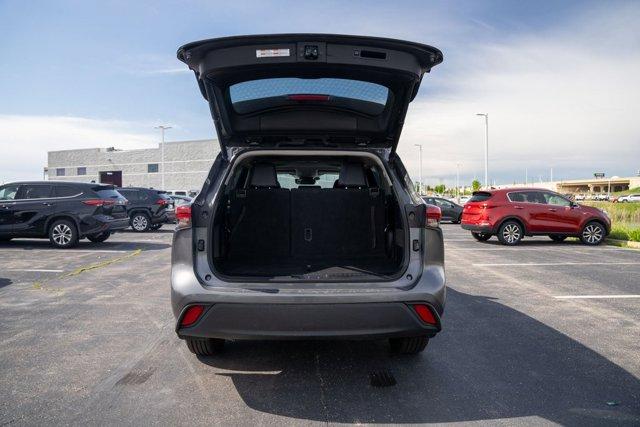 used 2021 Toyota Highlander car, priced at $35,749