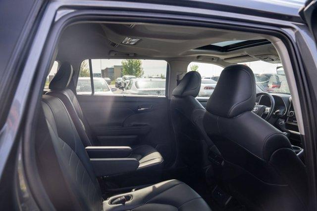 used 2021 Toyota Highlander car, priced at $35,749