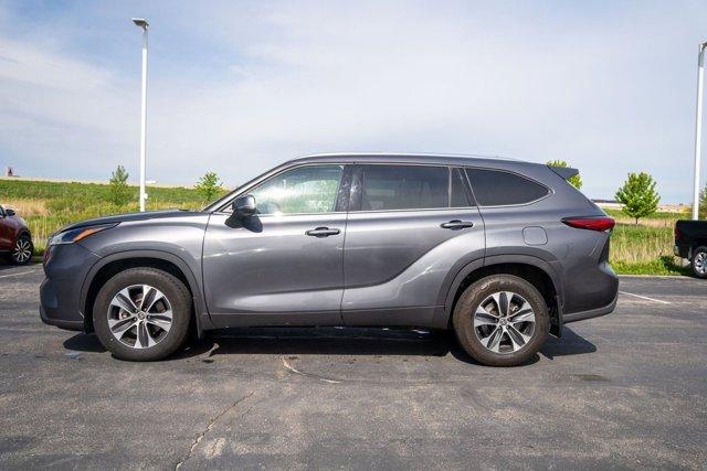 used 2021 Toyota Highlander car, priced at $35,749