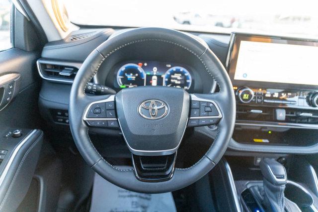 used 2023 Toyota Highlander car, priced at $46,990