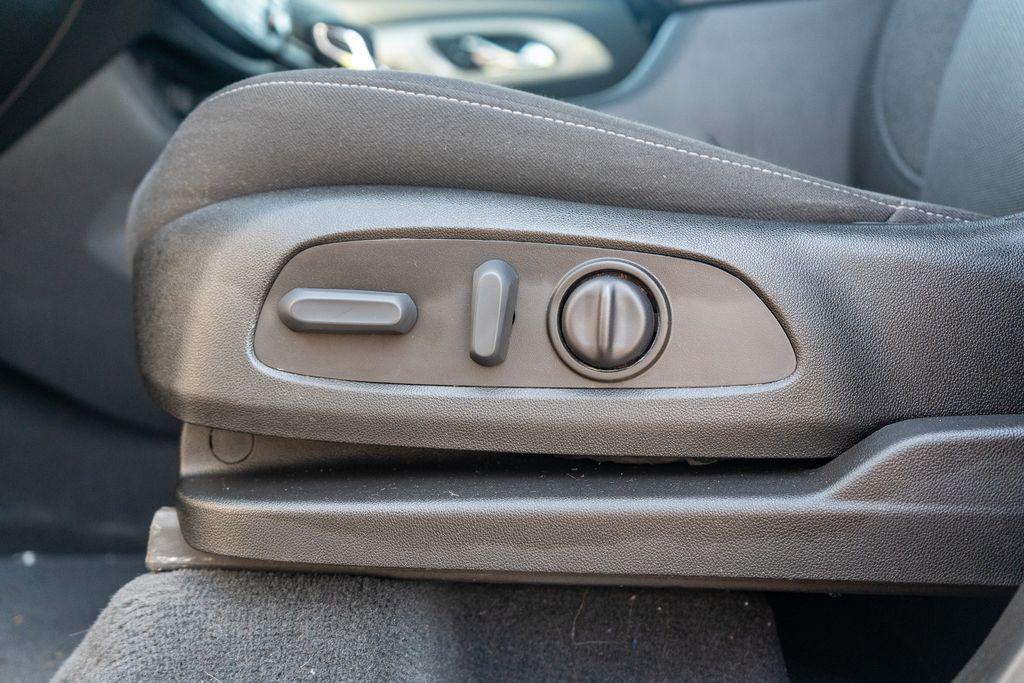used 2022 Chevrolet Traverse car, priced at $27,990