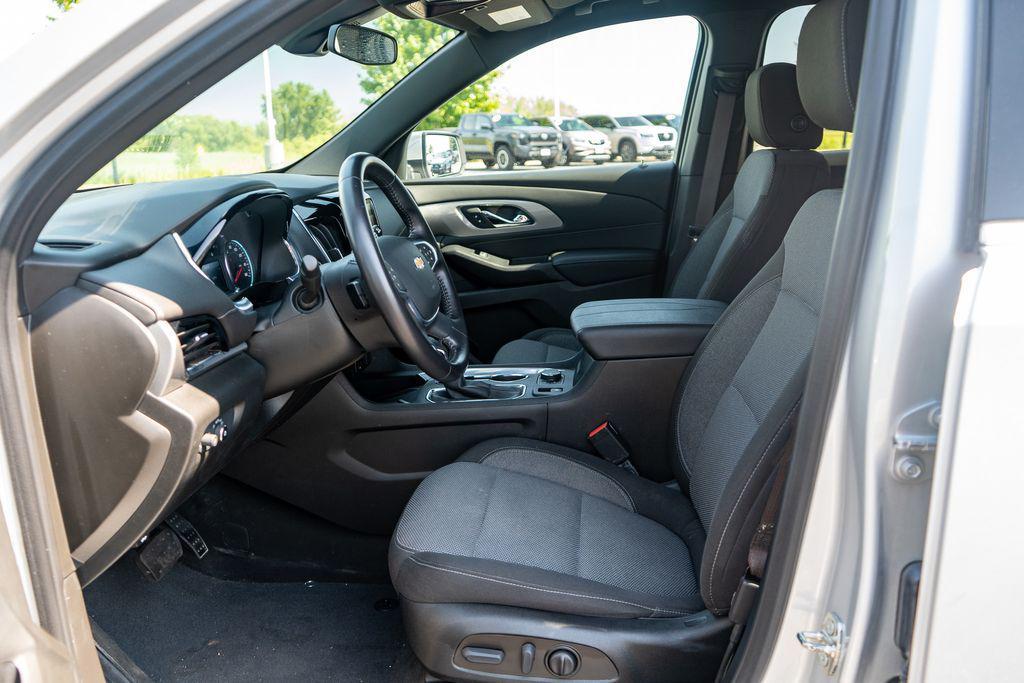 used 2022 Chevrolet Traverse car, priced at $27,990