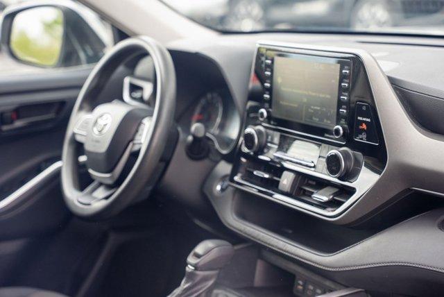 used 2022 Toyota Highlander car, priced at $29,990