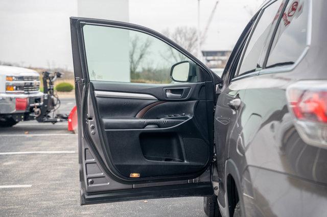 used 2015 Toyota Highlander car, priced at $24,995