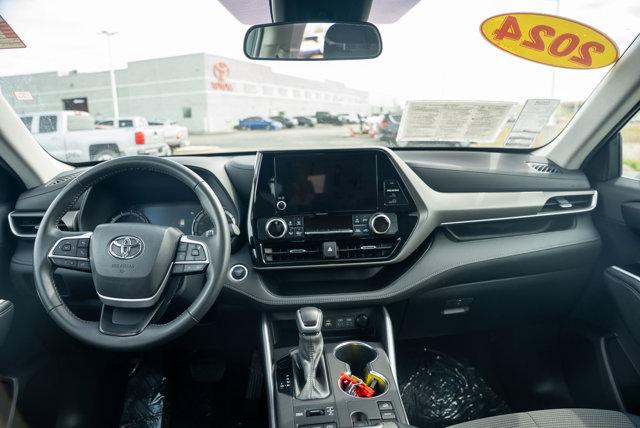 used 2024 Toyota Highlander car, priced at $38,990