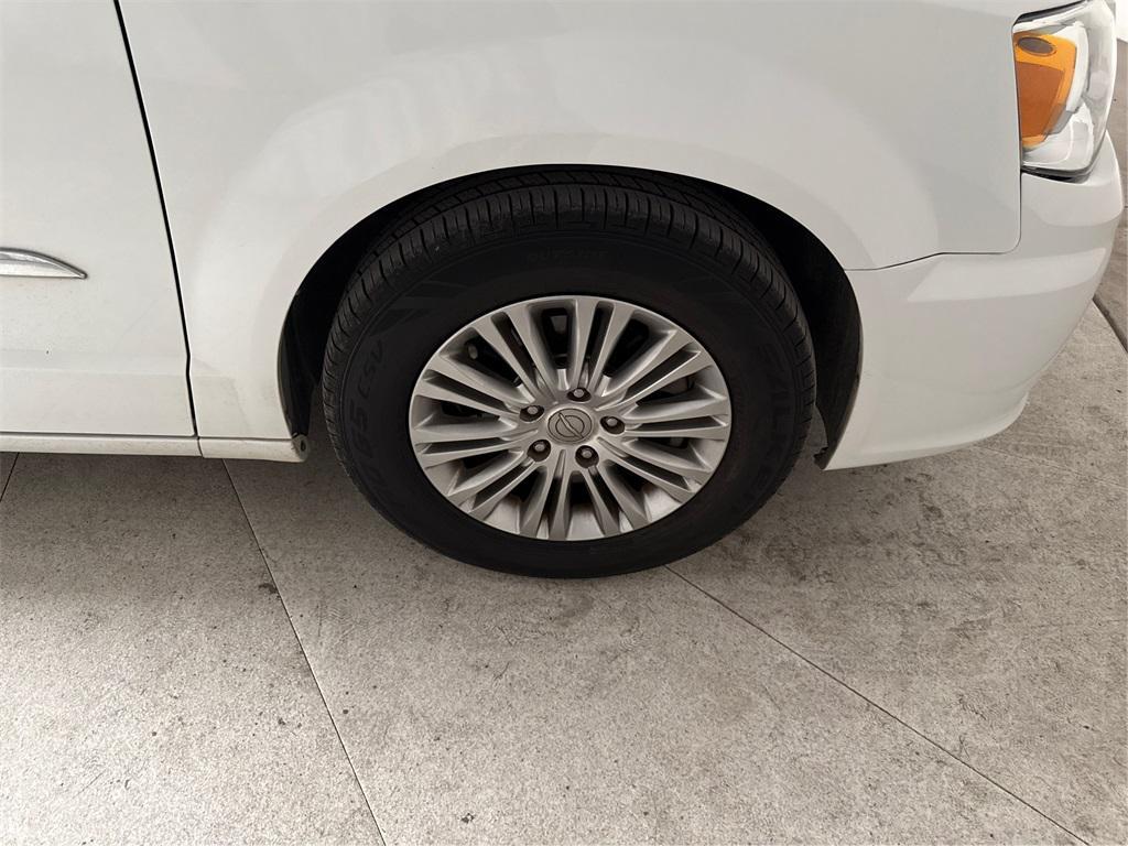 used 2015 Chrysler Town & Country car, priced at $9,291