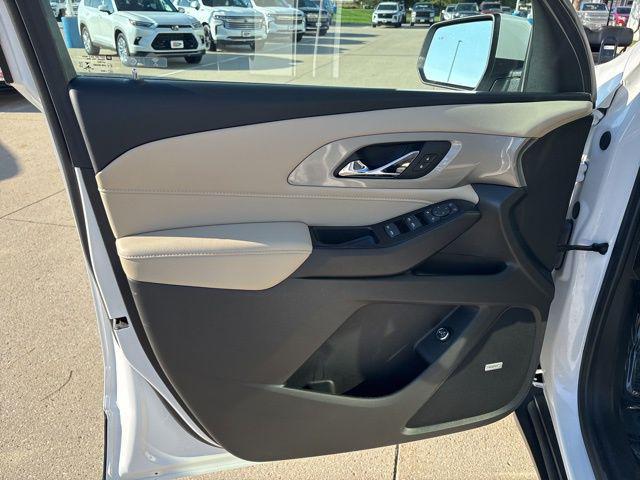 used 2023 Chevrolet Traverse car, priced at $35,988
