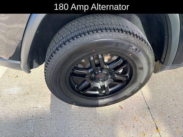 used 2022 Jeep Grand Cherokee car, priced at $27,999