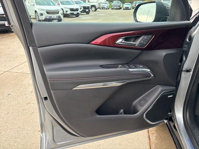 used 2024 Chevrolet Traverse car, priced at $46,999