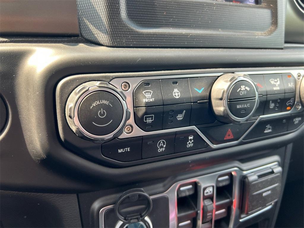 used 2023 Jeep Gladiator car, priced at $34,212