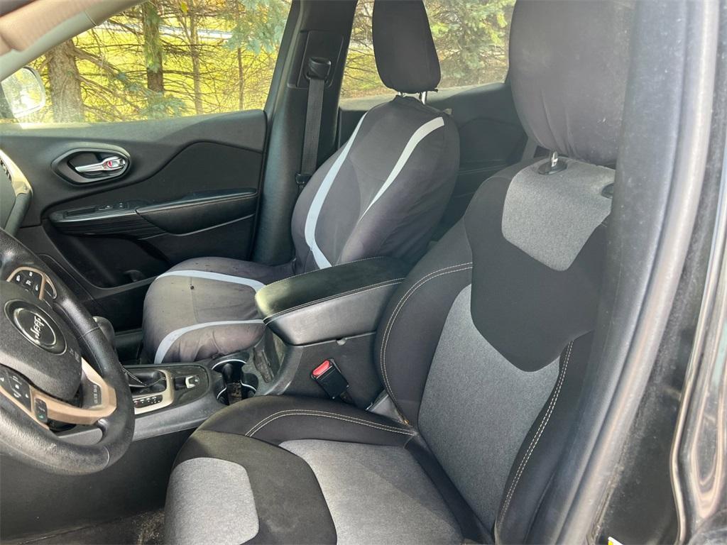 used 2016 Jeep Cherokee car