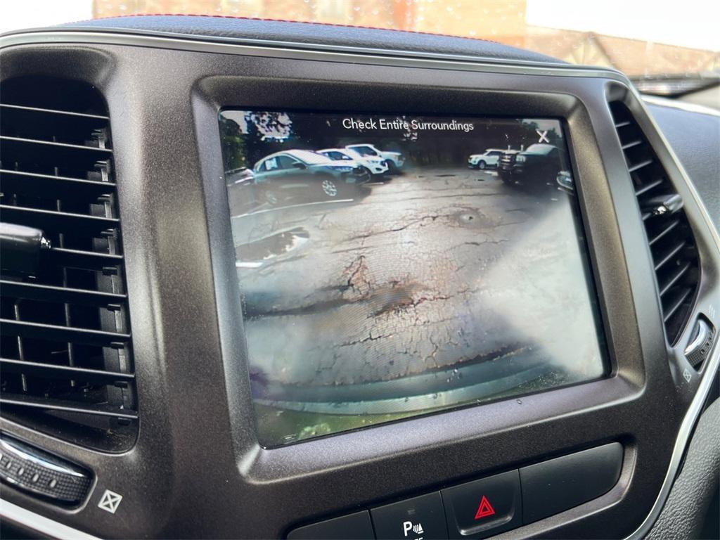 used 2019 Jeep Cherokee car, priced at $15,348